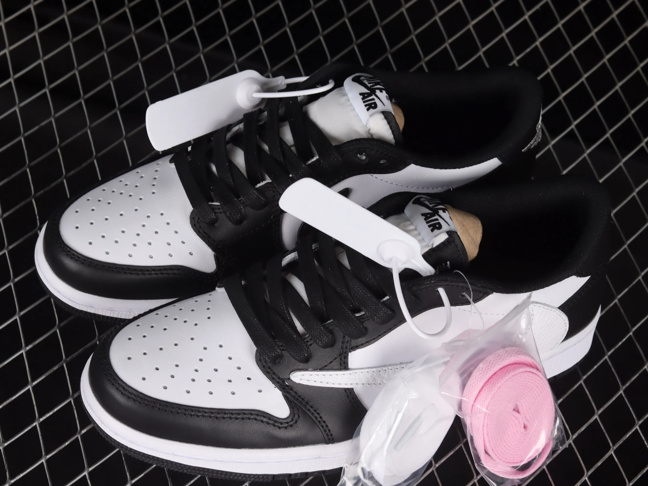 All Categories Air Jordan Jordan series basketball shoes Air Jordan 1 Low Travis Scott x Air Jordan 1 Low OG AJ1 Joe 1 black and white overhead low-top basketball shoes DM7866-007